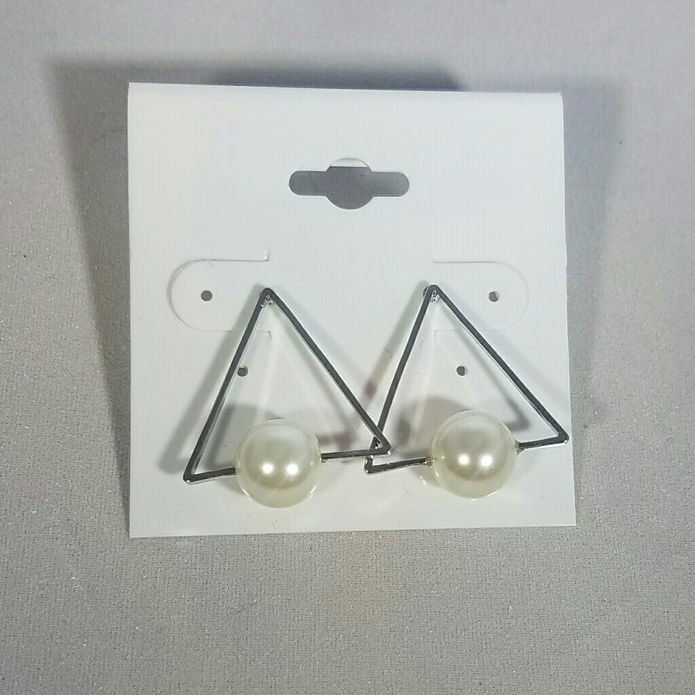 Silver triangle NWOT