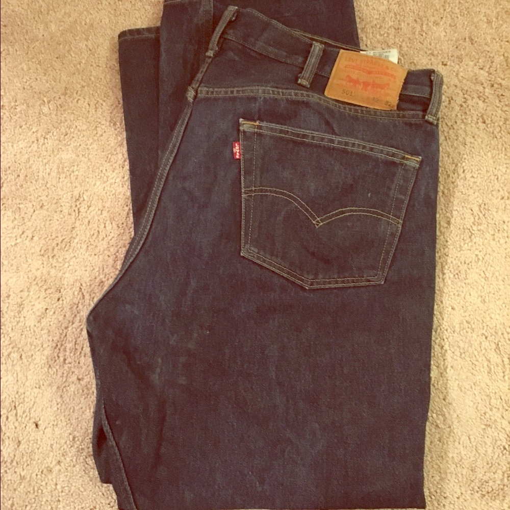 Blue jean use one hole on the right side...