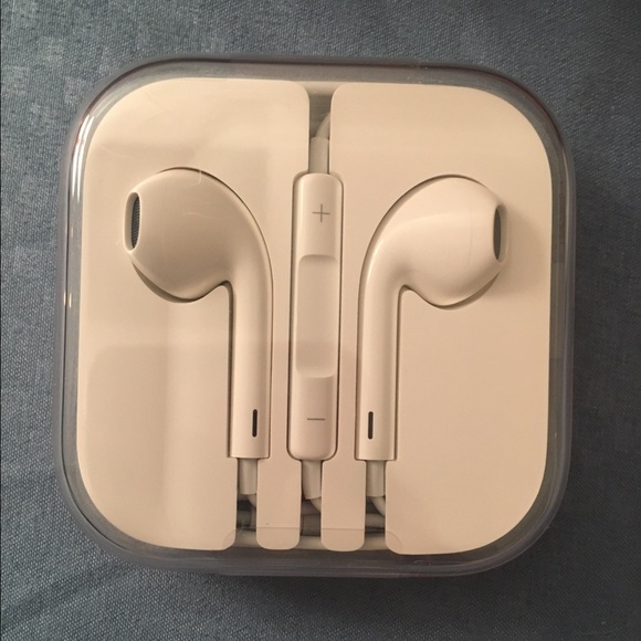 Accessories - BRAND NEW Apple earbuds