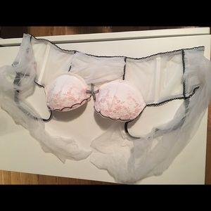 Brand New Victoria Secret 32C