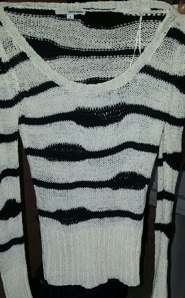 Women sweater. Used only once!