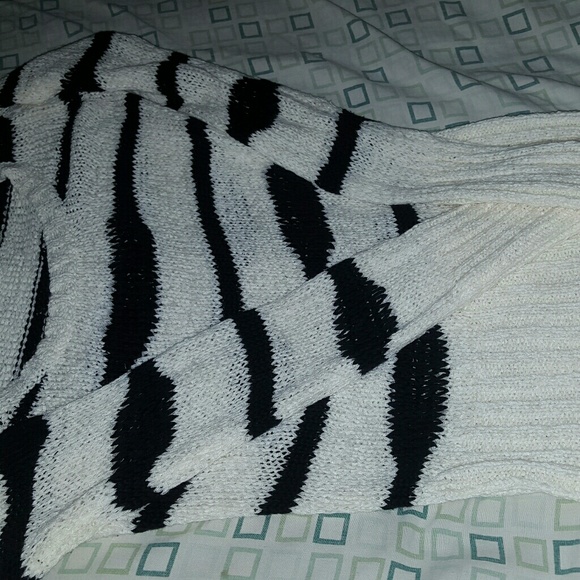 Women sweater. Used only once! - Picture 3 of 3