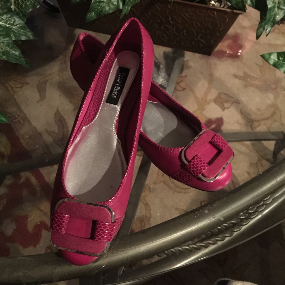 Black and White brand size 61/2 new red wine color