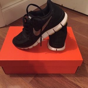 Black Nike Free 5.0 Sneakers - LIKE NEW!