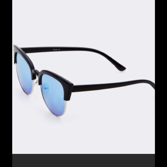 Mirrored Sunglasses - Picture 2 of 3