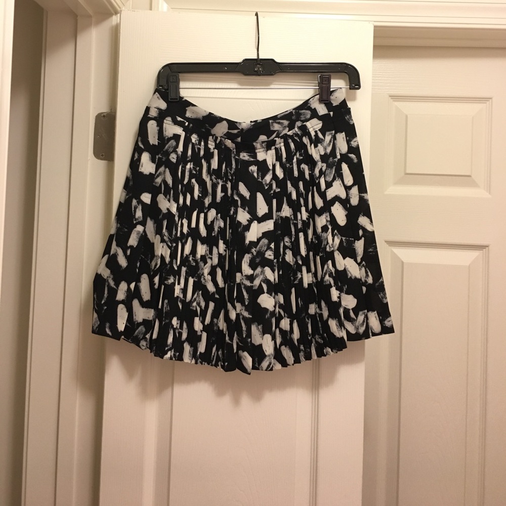 Banana Republic black and white Skirt