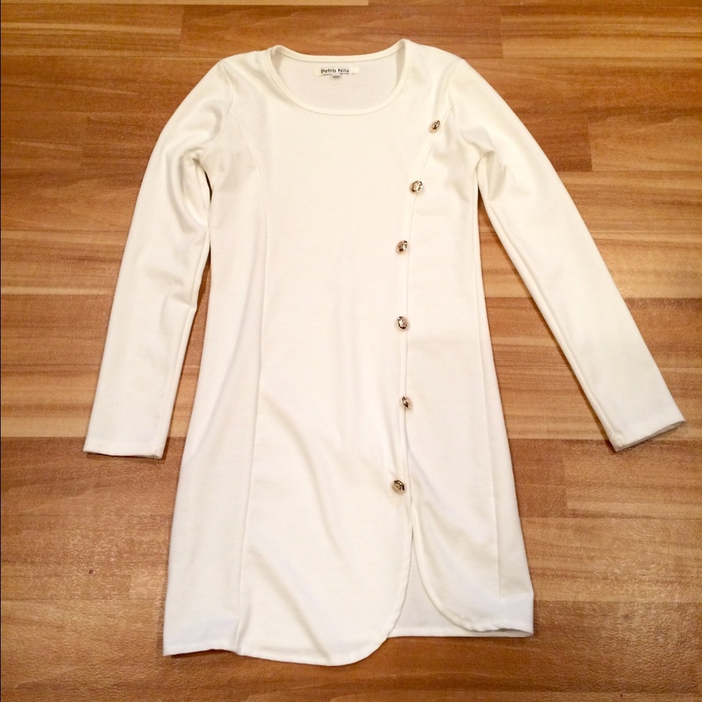 Classy white longsleeve dress