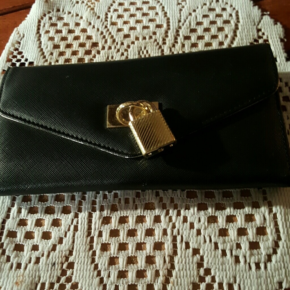 STEVE MADDEN'S  BLACK TEXTURED LADY'S WALLET