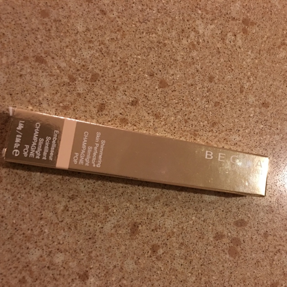 Becca Champagne Pop Shimmering Skin Slimlight