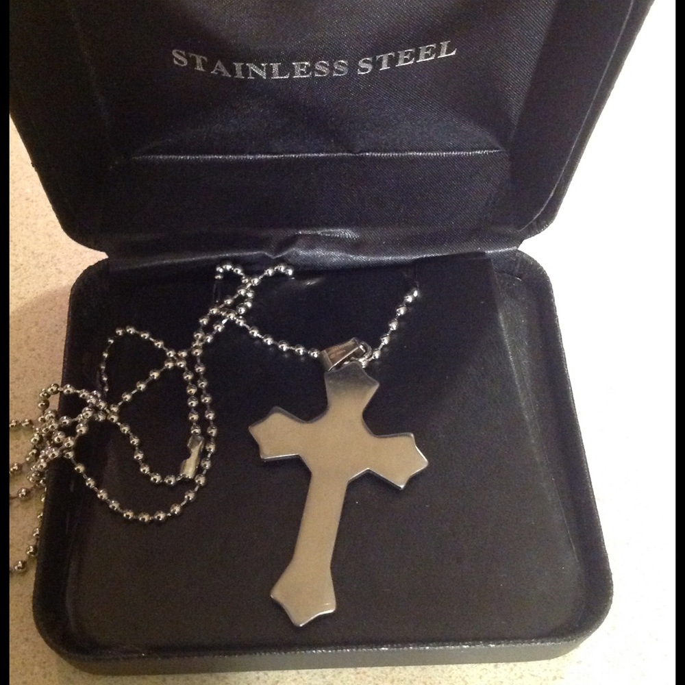 ❤️SALE❤️Men's Stainless Steel cross necklace. NWT - Picture 2 of 2