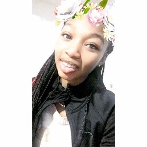 Meet your Posher, Elisa