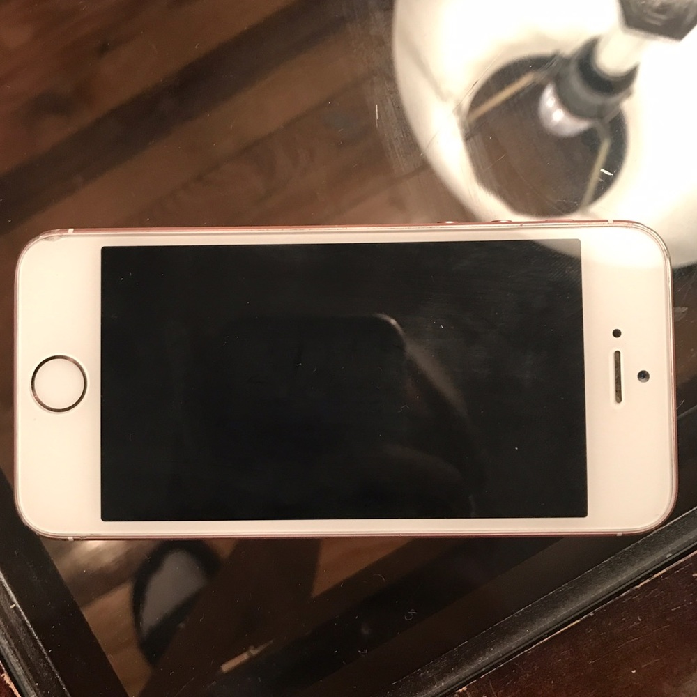 IPHONE SE UNLOCKED ROSE GOLD
