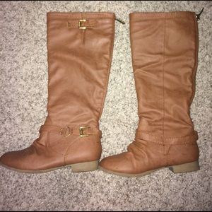 Faux leather brown zipper boots