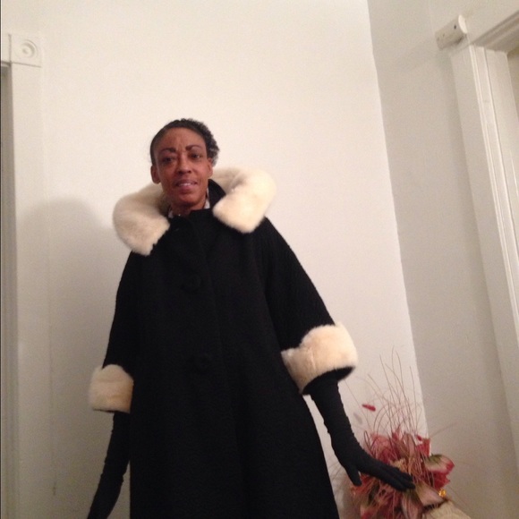 creation by Jean Pierre Jackets & Blazers - Vintage embroidered &mink coat💥💥sale