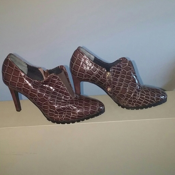 Steve Madden Shoes - Quick sale!! J. Renee Caprice ankle bootie Size 9W