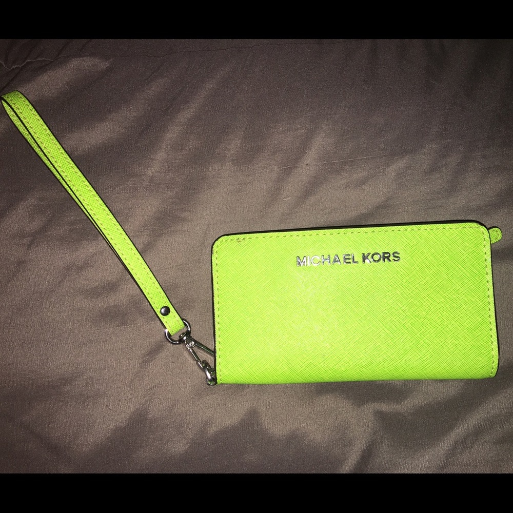 michael kors green wristlet wallet