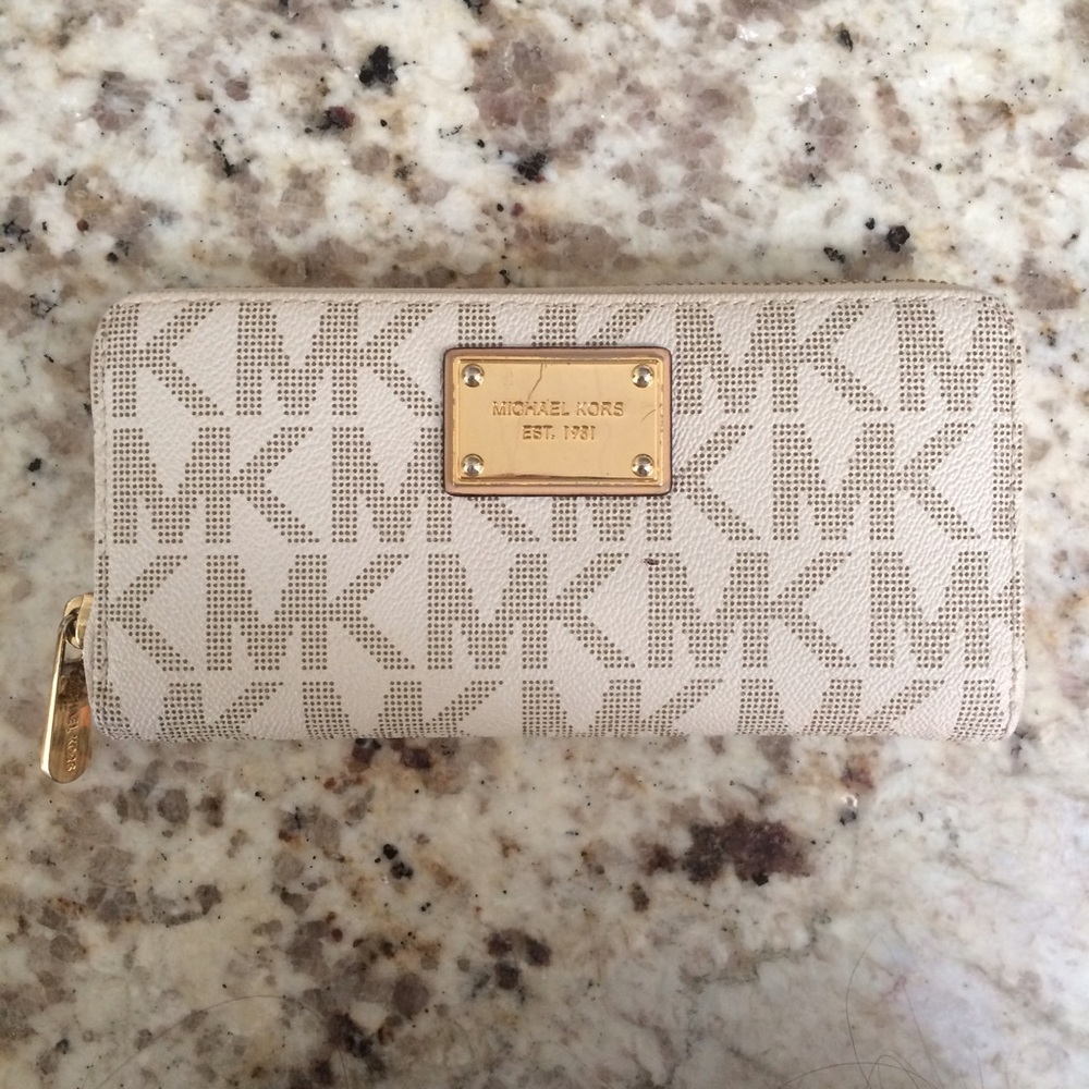 Michael Kors Logo Zip-around Continental Wallet