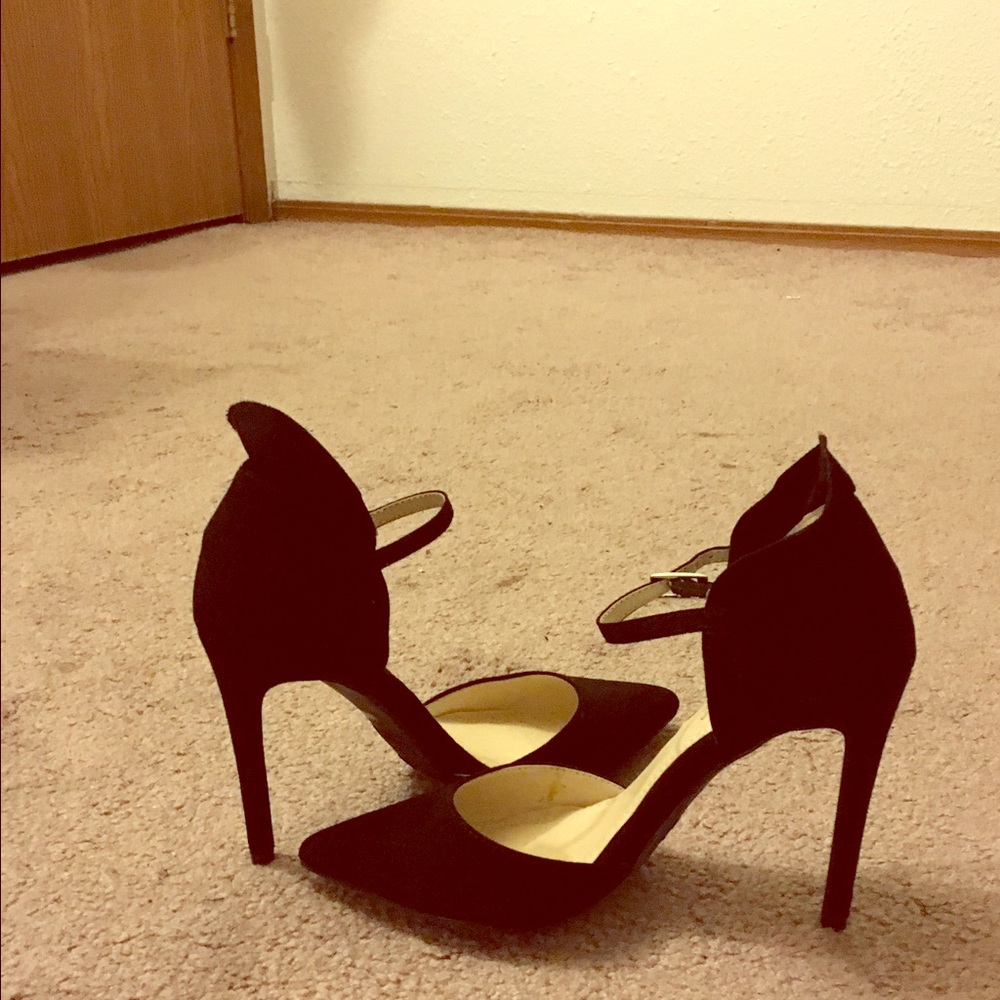 Black 3in pointy heels