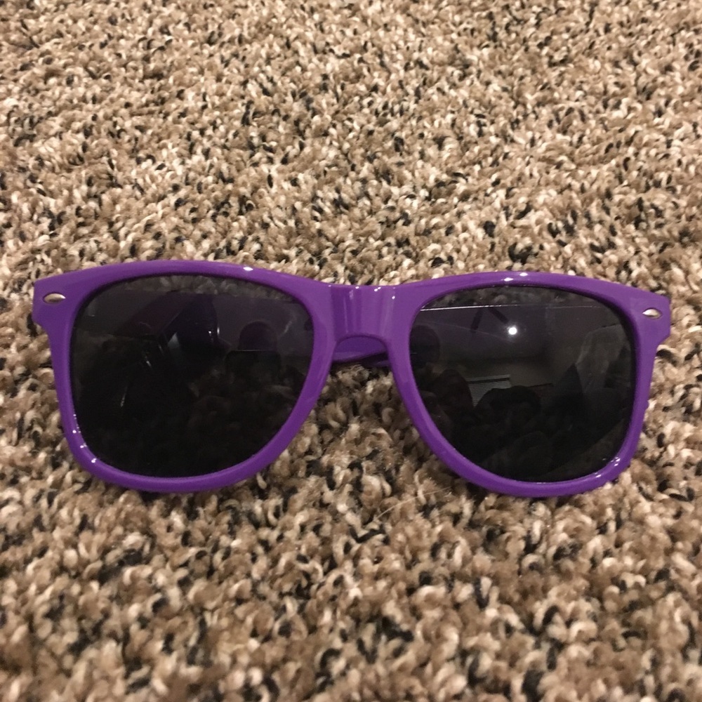 Ray-ban look like sunglasses in dark purple