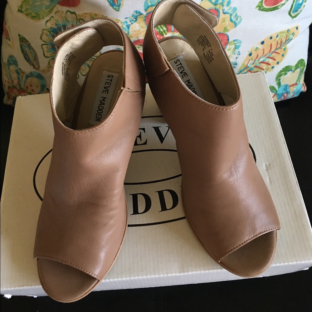 ✨STEVE MADDEN BOOTIES/SANDAL✨