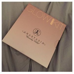 ANASTASIA BEVERLY HILLS GLOW KIT