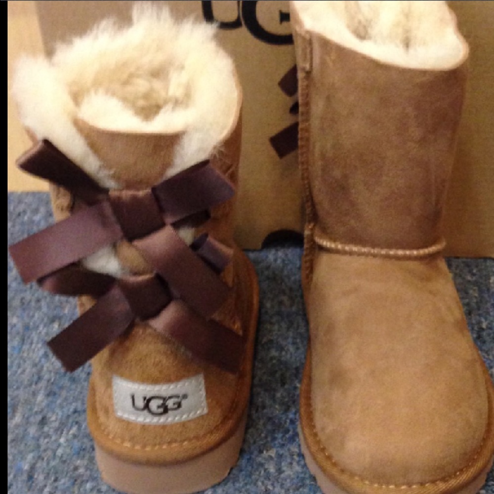 UGG GIRLS BAILEY BOWS CHESTNUT - Picture 3 of 5