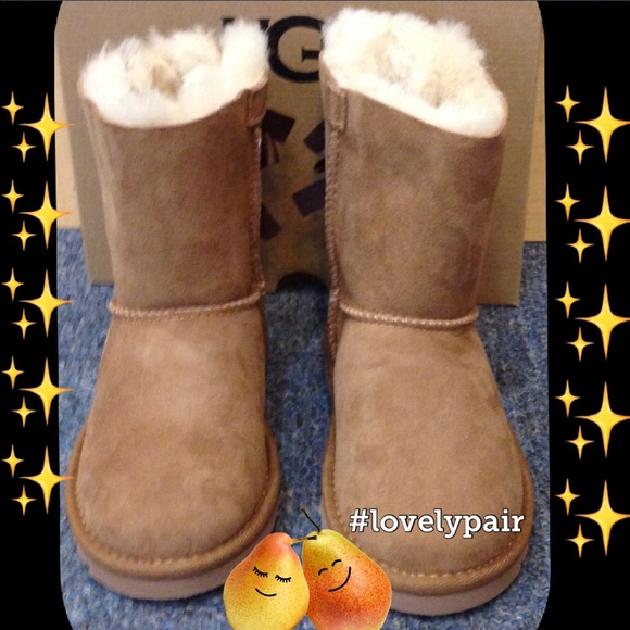 UGG GIRLS BAILEY BOWS CHESTNUT - Picture 2 of 5