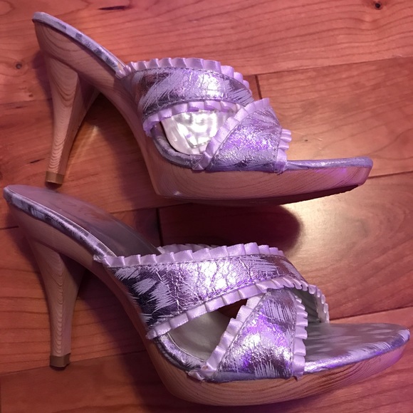 Shoe - Picture 2 of 3