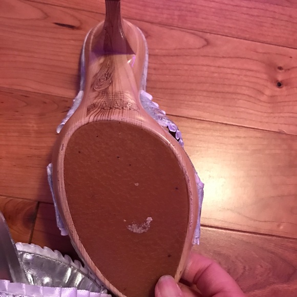 Shoe - Picture 3 of 3