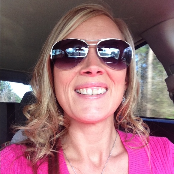 Meet your Posher, Jennifer - Picture 3 of 3