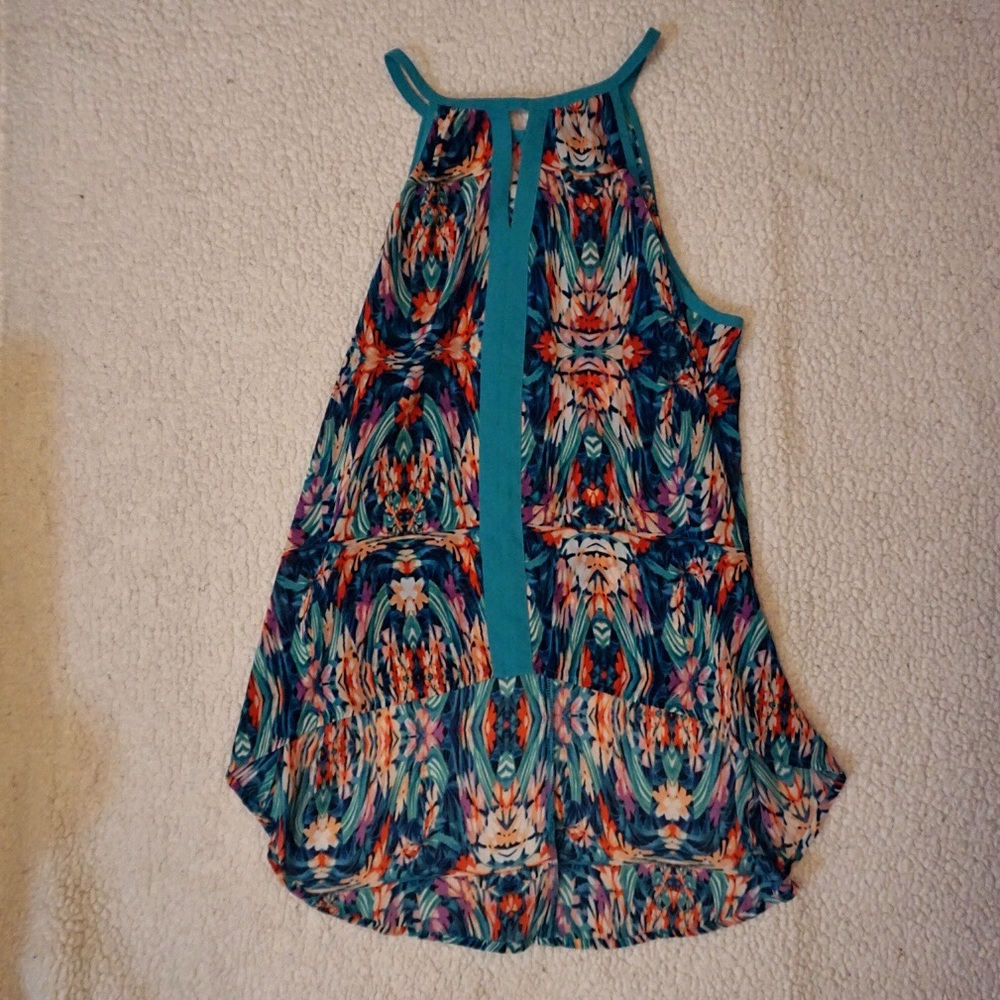 Nicole Sleeveless Keyhole Top