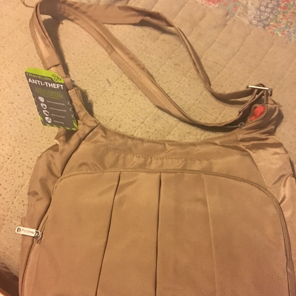 NWT Travelon bag