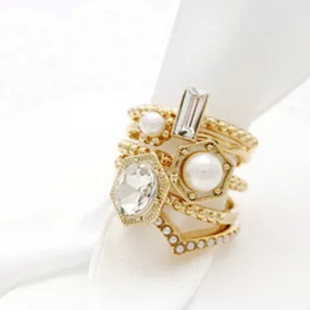 🎉 Gold Colored 5-Piece Ring Set Size 7 - Picture 2 of 3