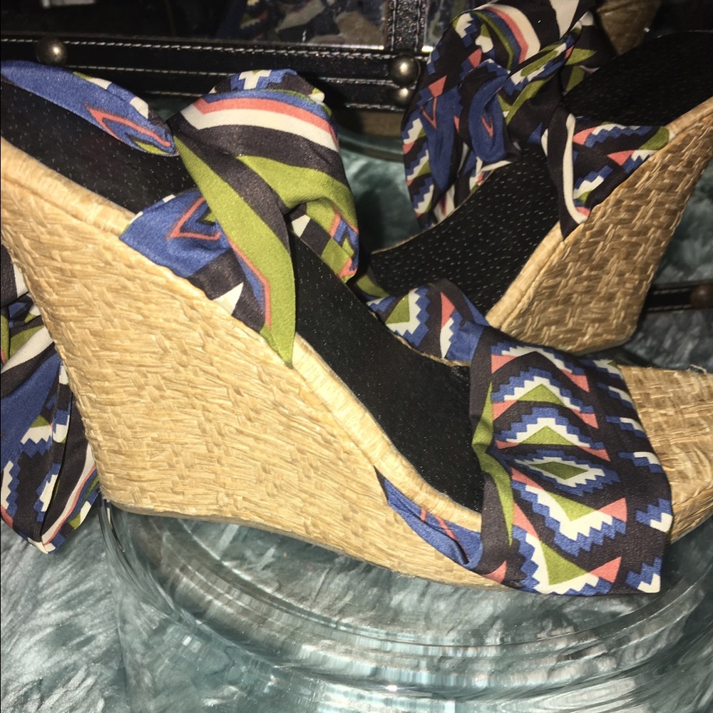 Platform sandals - Picture 2 of 3