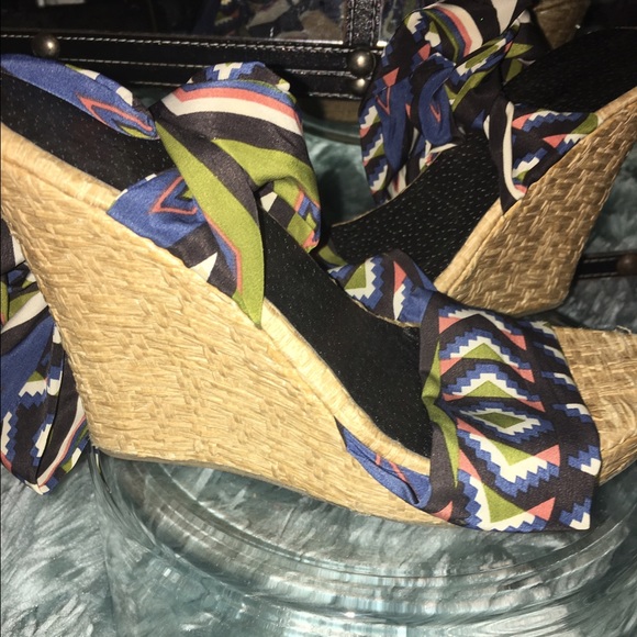 Platform sandals - Picture 2 of 3