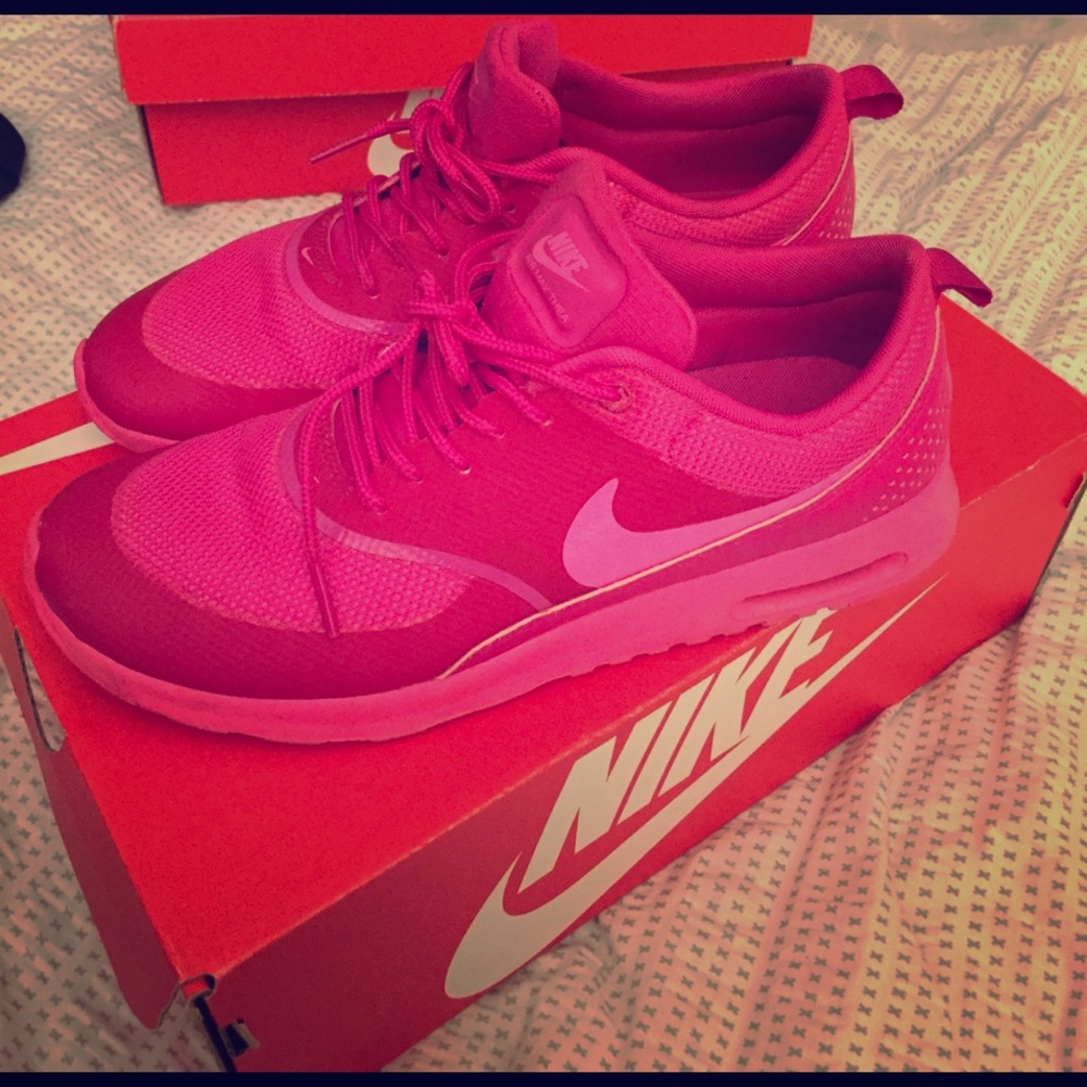 Nike airmax color pink size 8/5
