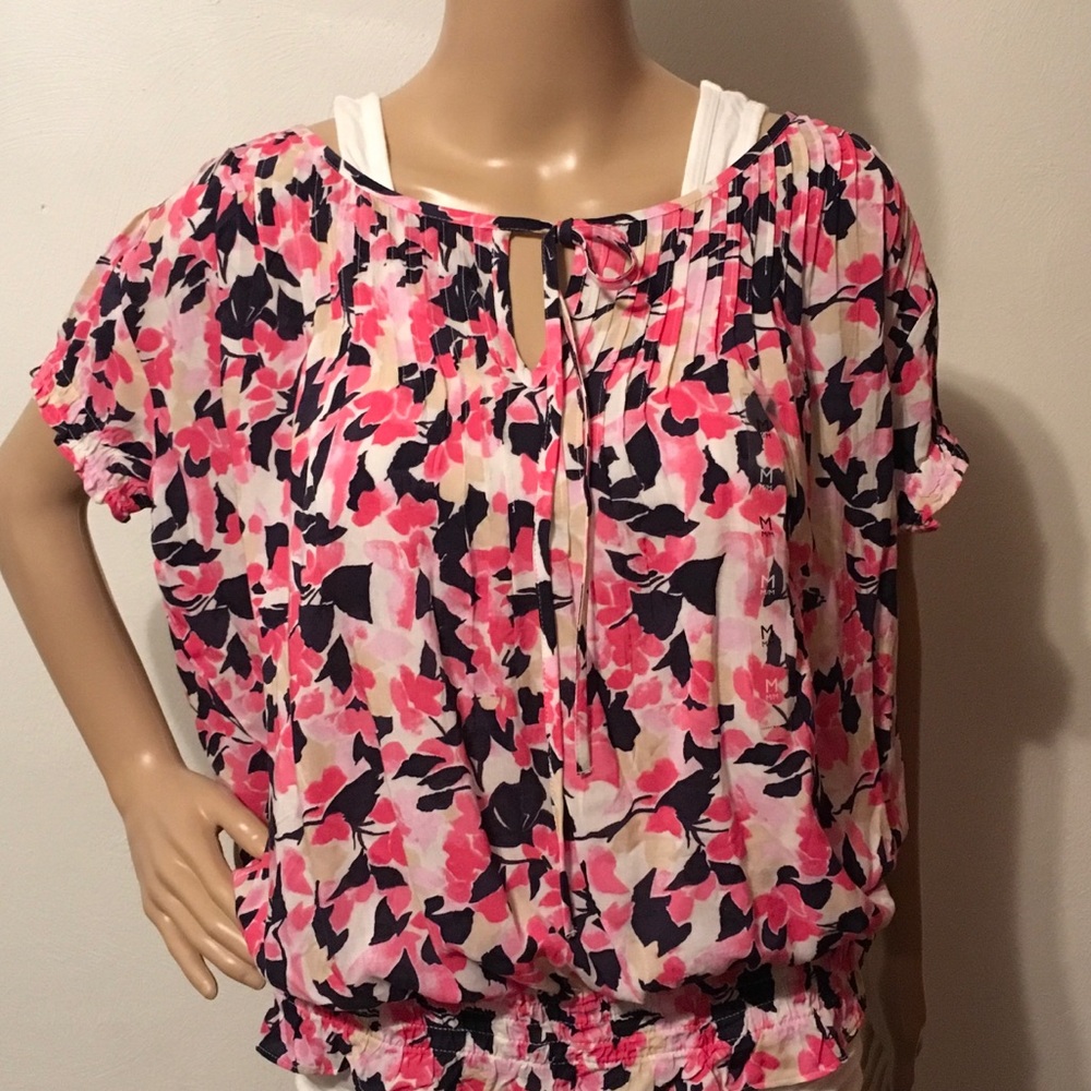 Adorable Tommy Hilfiger top