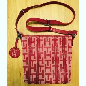 📍Tommy Hilfiger Crossbody Purse