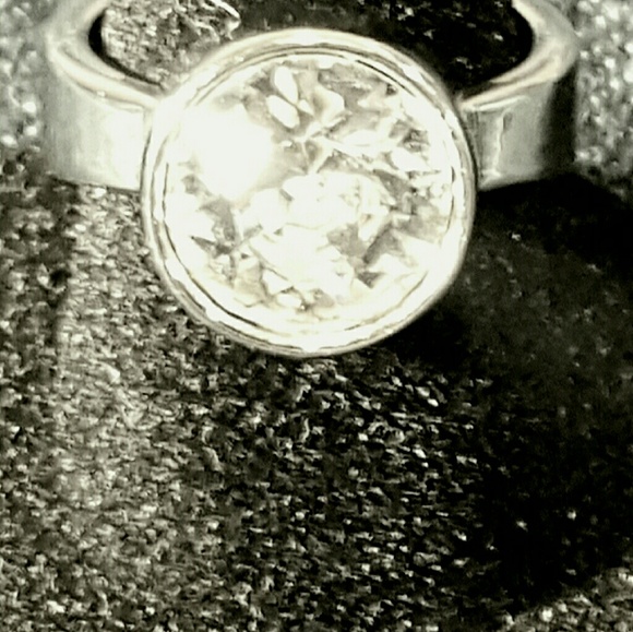 SWAROVSKI CRYSTAL SOLITAIRE - Picture 1 of 6