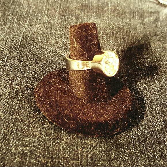 SWAROVSKI CRYSTAL SOLITAIRE - Picture 4 of 6