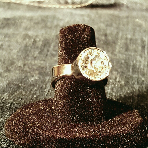 SWAROVSKI CRYSTAL SOLITAIRE - Picture 5 of 6