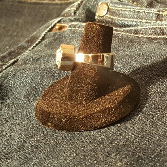 SWAROVSKI CRYSTAL SOLITAIRE - Picture 6 of 6