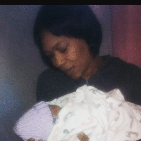 Meet your Posher, Nicole - Picture 1 of 1