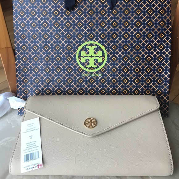Tory Burch Handbags - 🌟 Gorgeous Tory Burch Robinson Cross-Body🌟 NWT