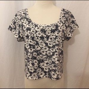 NWOT Daisy Pattern Crop Top XXL