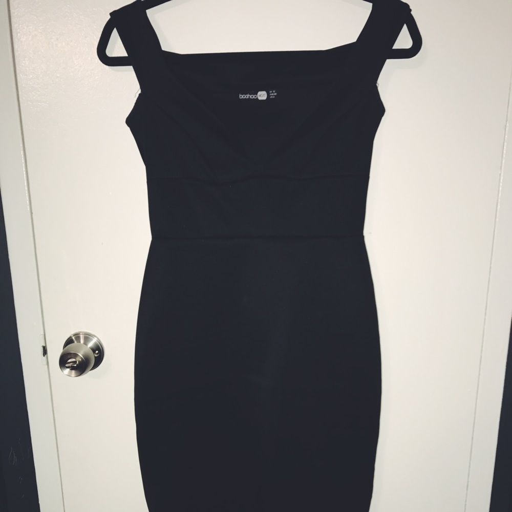 Black sweetheart off the shoulder Midi dress