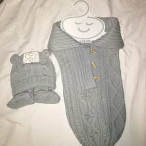 Snuggle sack + hat & booties
