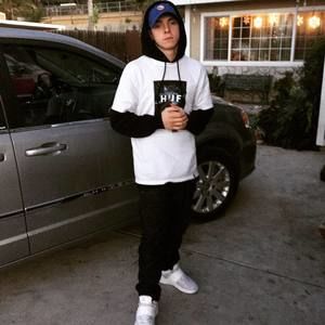 Meet your Posher, Zachary