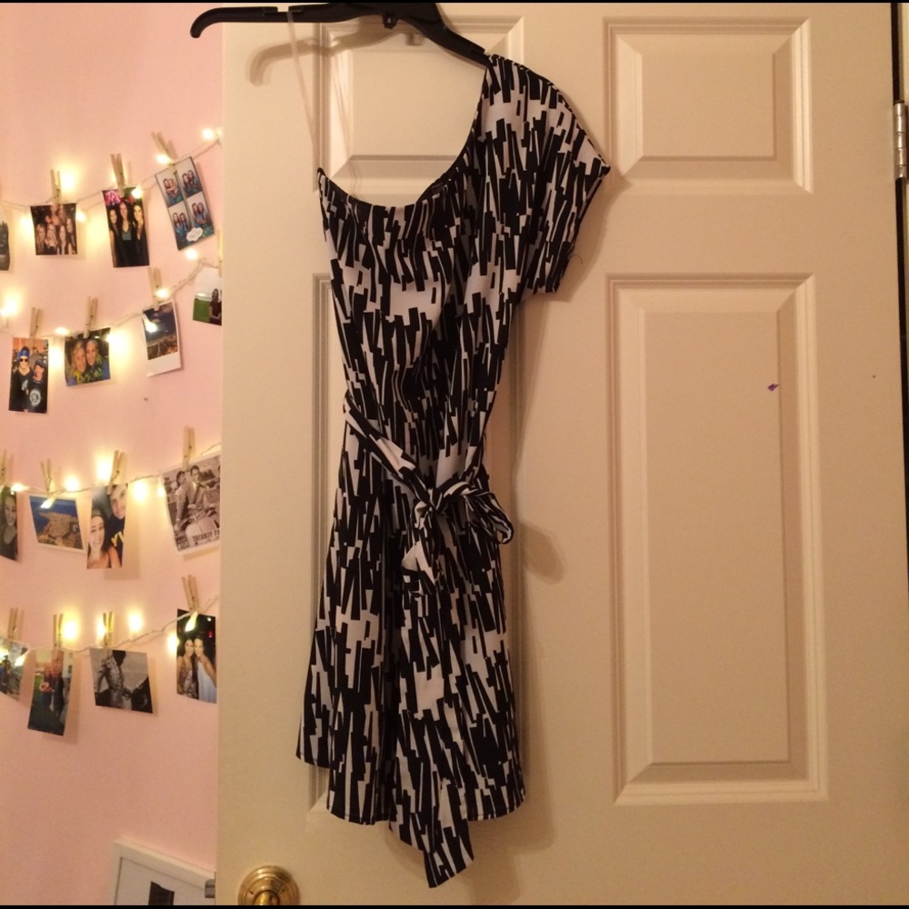 Black + white one shoulder dress