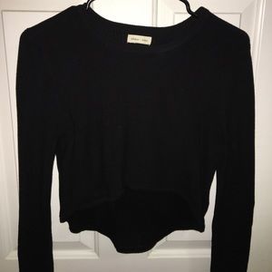 CROPPED HIGH LOW BLACK SWEATER